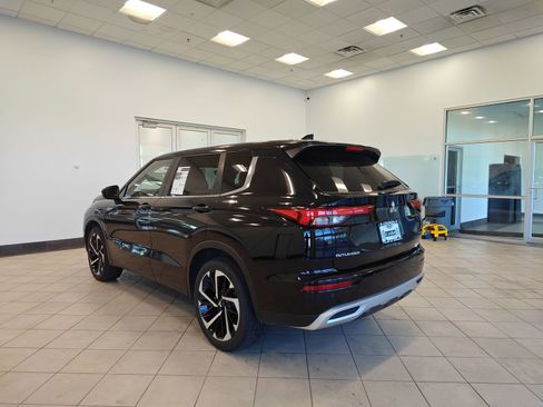 Used 2024 Mitsubishi Outlander SE image 5