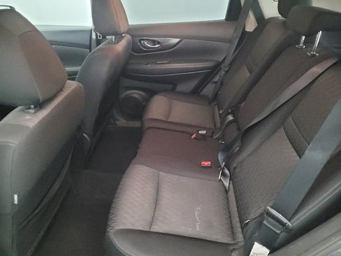 Used 2018 Nissan Rogue SV w/ Sun & Sound Touring Package image 18