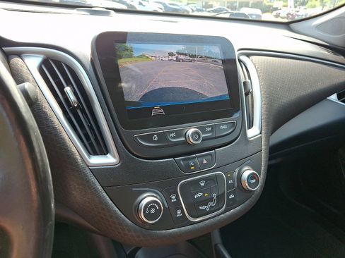 Used 2020 Chevrolet Malibu RS FWD image 24