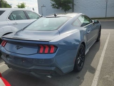 Used 2025 Ford Mustang Coupe RWD image 3
