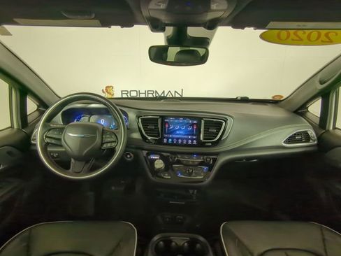 Used 2020 Chrysler Pacifica Limited w/ Advanced Safetytec Group image 21