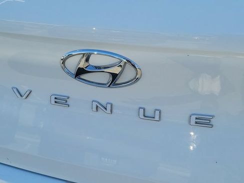 Used 2025 Hyundai Venue SEL FWD image 28