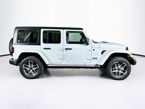 Used 2024 Jeep Wrangler Unlimited AWD/4WD image 10
