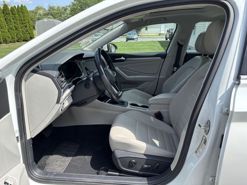 Used 2024 Volkswagen Jetta SE FWD image 13