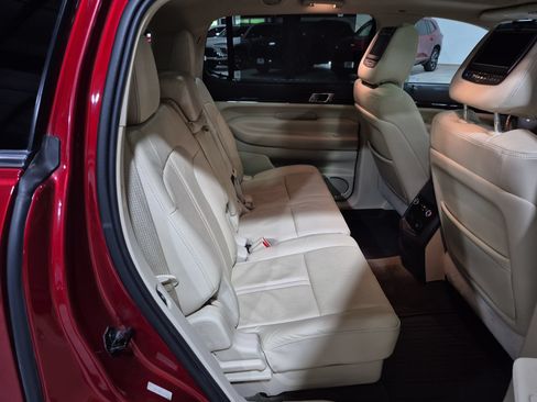 Used 2018 Lincoln MKT AWD image 29