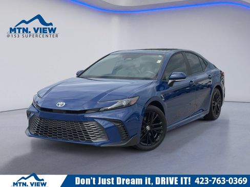 Used 2025 Toyota Camry SE FWD image 1