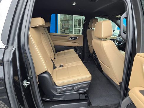 Used 2024 Chevrolet Suburban Premier image 12