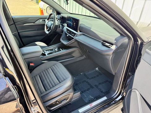 Certified 2025 Ford Explorer ST-Line w/ ST-Line Street Pack AWD/4WD image 22