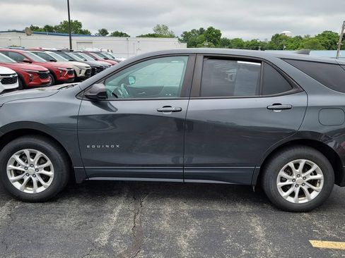 Used 2020 Chevrolet Equinox LS w/ LS Convenience Package AWD/4WD image 3