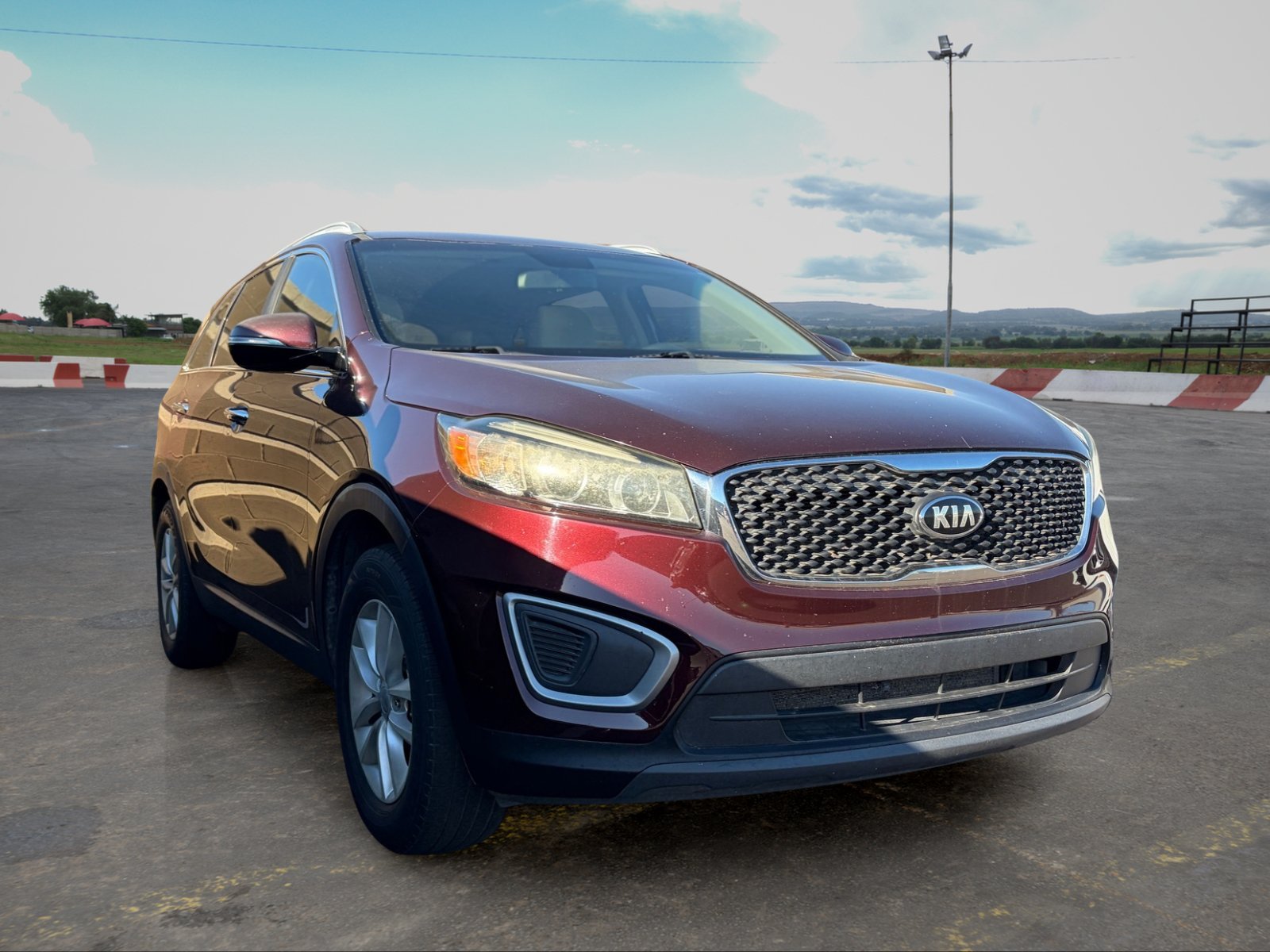Used 2017 Kia Sorento FWD image 2