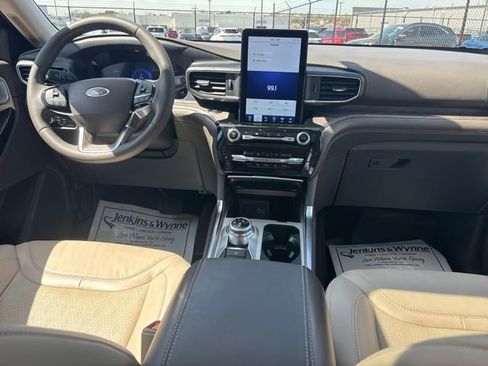 Certified 2022 Ford Explorer Platinum w/ Equipment Group 601A image 10