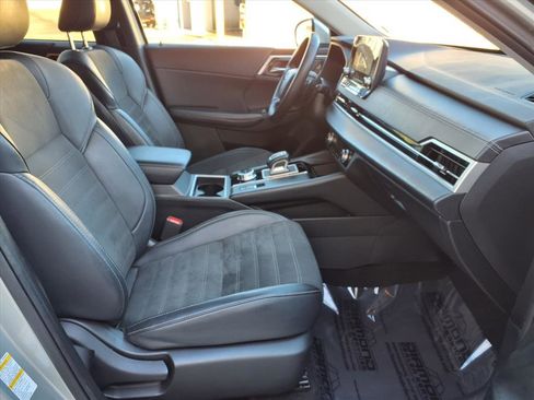 Used 2024 Mitsubishi Outlander SE image 9
