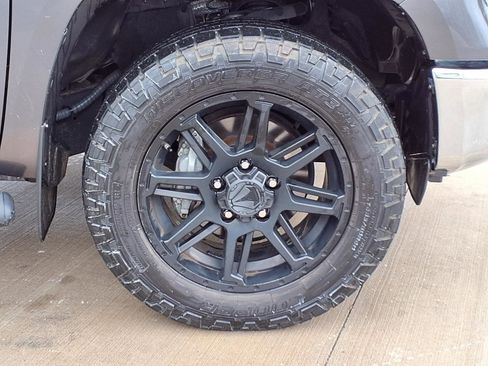 Used 2020 Toyota Tundra SR5 w/ SR5 Leather Package image 9