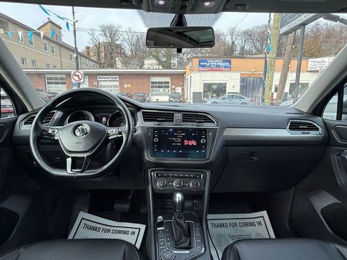 Used 2018 Volkswagen Tiguan SE w/ Panoramic Sunroof Package image 46