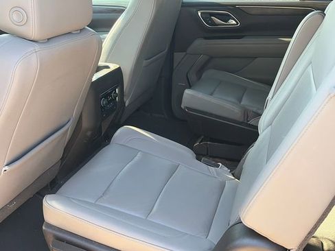 Used 2021 Chevrolet Suburban Z71 w/ Luxury Package AWD/4WD image 13