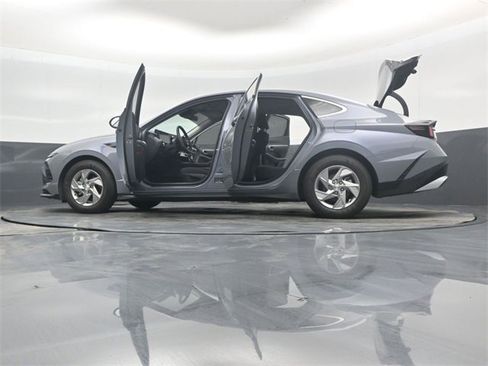Used 2025 Hyundai Sonata SE image 53
