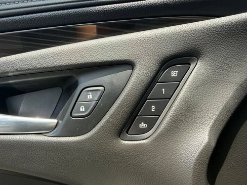 Used 2019 Buick Envision Essence FWD image 33