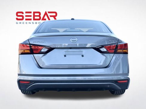 Used 2024 Nissan Altima 2.5 SV FWD image 9