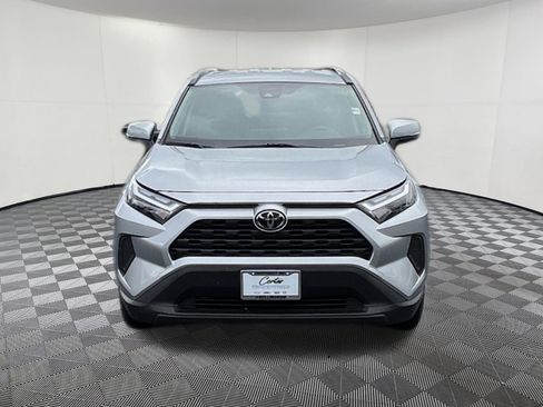 Used 2025 Toyota RAV4 XLE AWD/4WD image 2