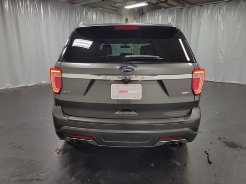 Used 2018 Ford Explorer XLT image 8
