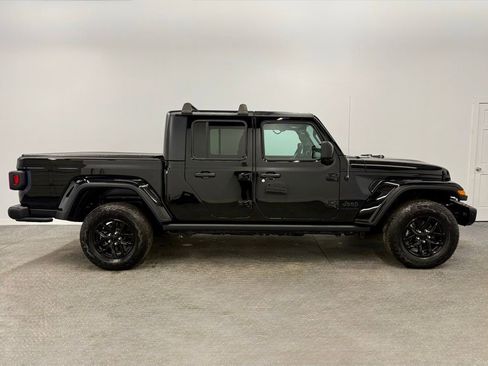Used 2023 Jeep Gladiator Sport S image 5