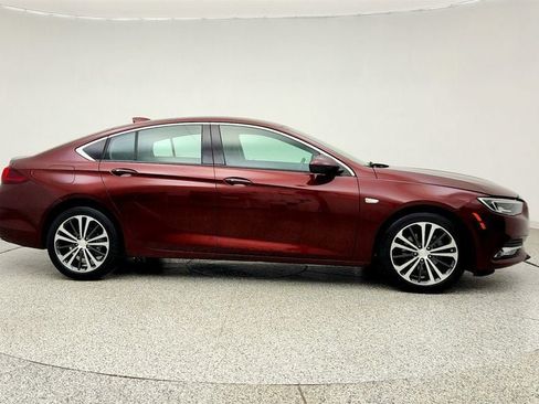 Used 2018 Buick Regal Essence w/ Driver Confidence Package #1 FWD image 4