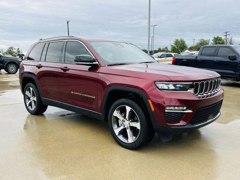Used 2023 Jeep Grand Cherokee Limited w/ Trailer Tow Prep Group (B) AWD/4WD image 2
