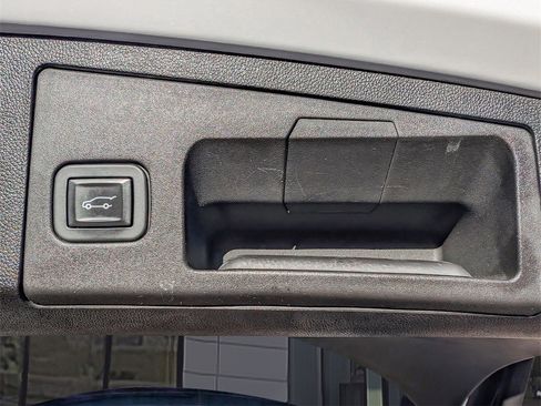 Used 2019 Cadillac XT4 Premium Luxury image 18