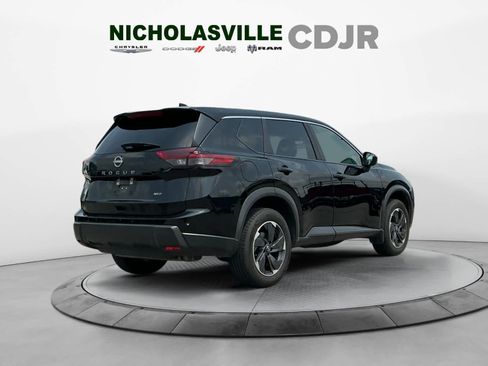 Used 2025 Nissan Rogue SV AWD/4WD image 5