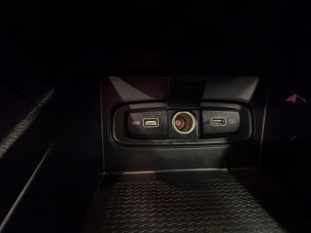 Used 2022 Hyundai Venue Limited FWD image 21