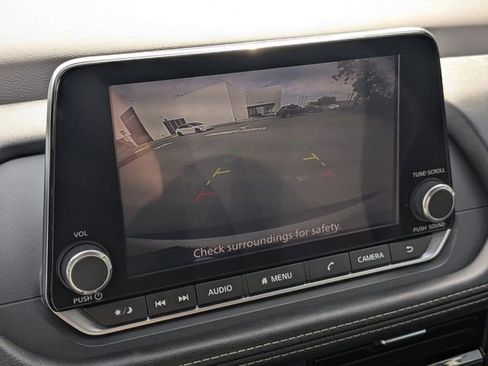 Used 2022 Nissan Rogue SV image 27