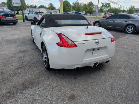 Used 2016 Nissan 370Z Touring Sport RWD image 8