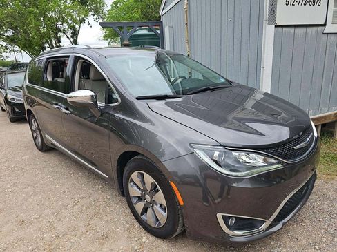 Used 2020 Chrysler Pacifica Limited w/ Advanced Safetytec Group image 4