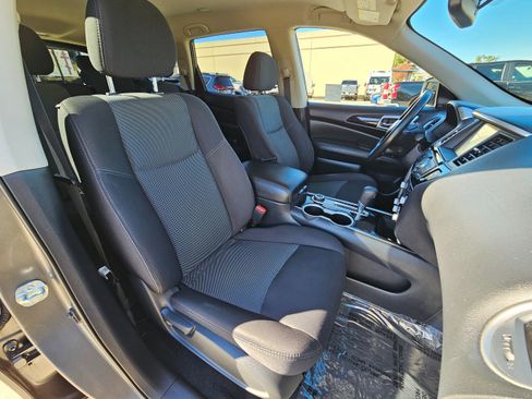 Used 2019 Nissan Pathfinder SV image 30
