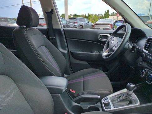 Used 2025 Hyundai Venue SEL FWD image 30
