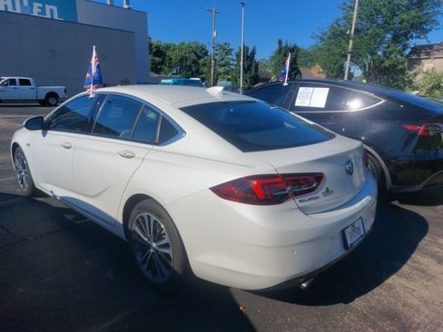 Used 2018 Buick Regal Essence w/ Driver Confidence Package #1 FWD image 3