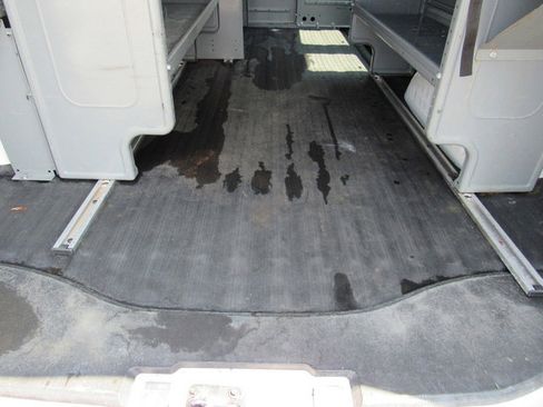 Used 2016 Chevrolet Express 2500 RWD image 22