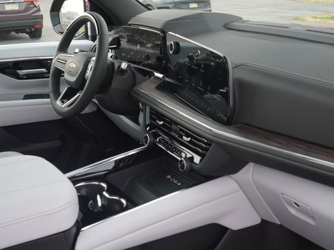 New 2026 Chevrolet Suburban Premier image 33