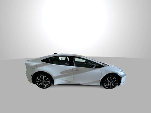 Used 2026 Toyota Prius Plug-In Hybrid FWD image 9