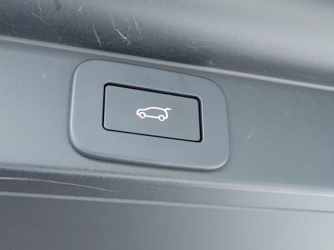 Certified 2025 Land Rover Range Rover SE AWD/4WD image 12