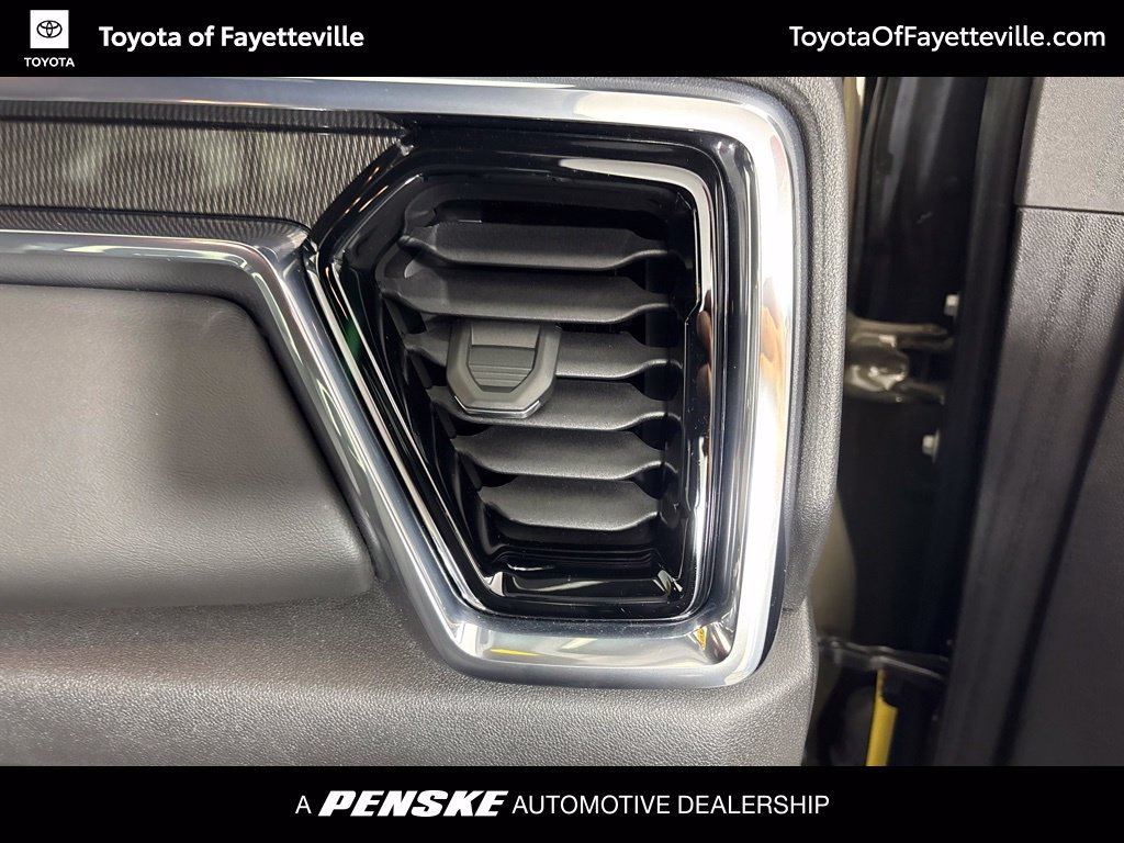 Used 2025 GMC Canyon Elevation w/ Technology Package AWD/4WD image 11