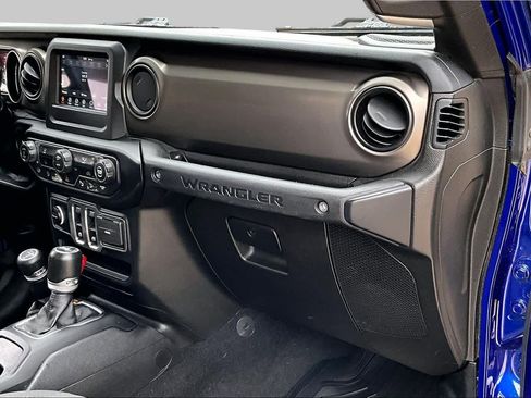 Used 2019 Jeep Wrangler Sport AWD/4WD image 16