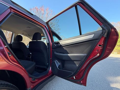 Used 2017 Subaru Outback 2.5i Premium AWD/4WD image 33