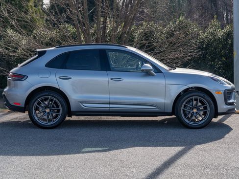Certified 2025 Porsche Macan image 8