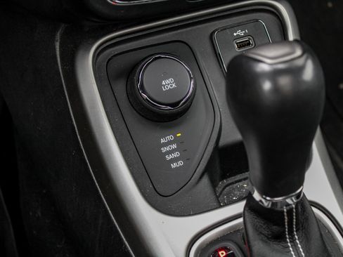 Used 2021 Jeep Compass Latitude w/ Sun and Sound Group AWD/4WD image 31