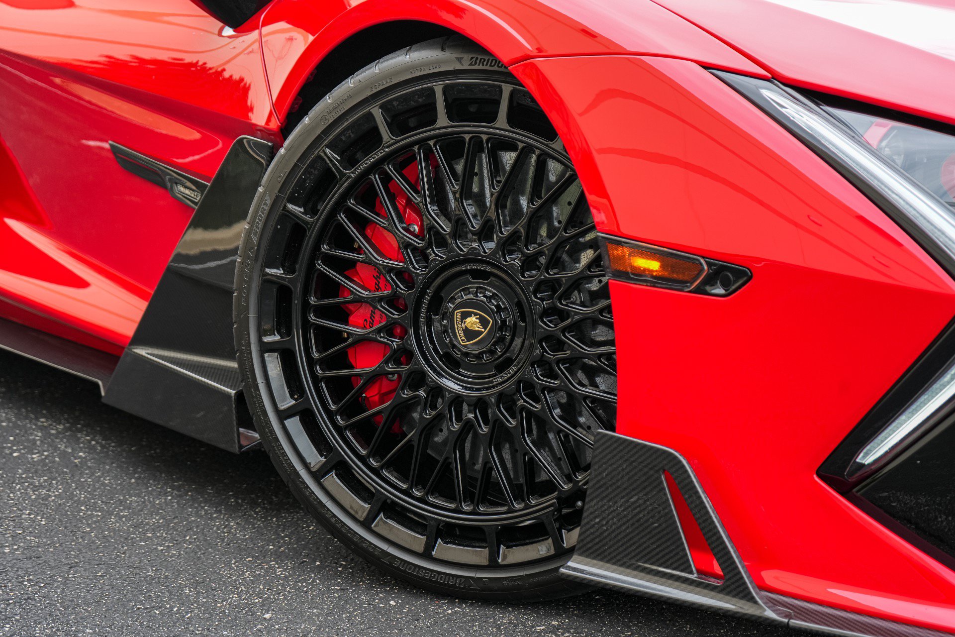 Used 2025 Lamborghini Revuelto AWD/4WD image 3