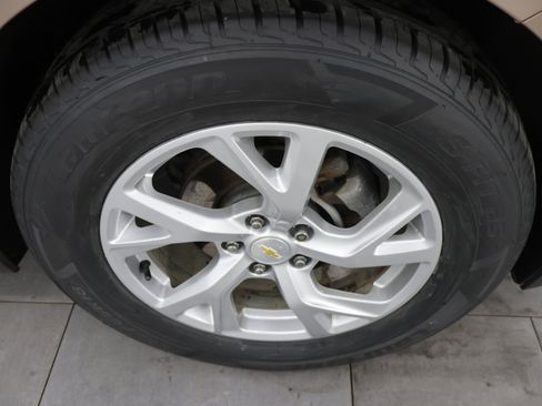 Used 2018 Chevrolet Equinox Premier image 3