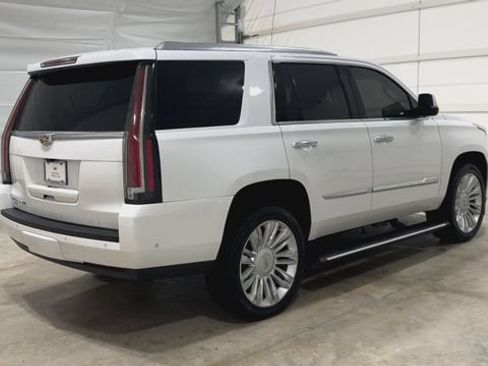 Used 2018 Cadillac Escalade Platinum RWD image 4