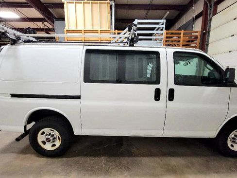 Used 2020 GMC Savana 3500 w/ Driver Convenience Package image 18