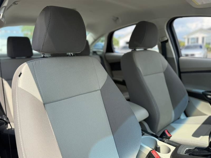 Used 2013 Ford Focus SE w/ Cargo Management Pkg FWD image 14